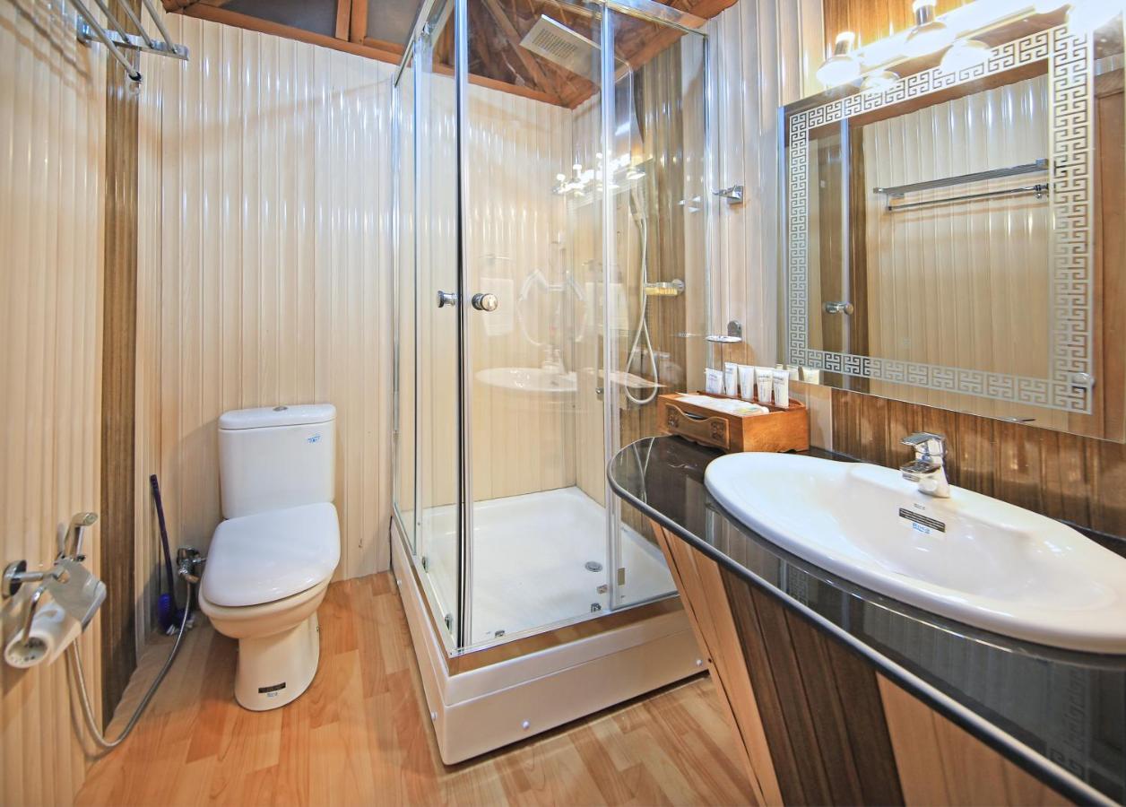 Kolu Group Of Houseboats Hotel Srinagar  Bagian luar foto