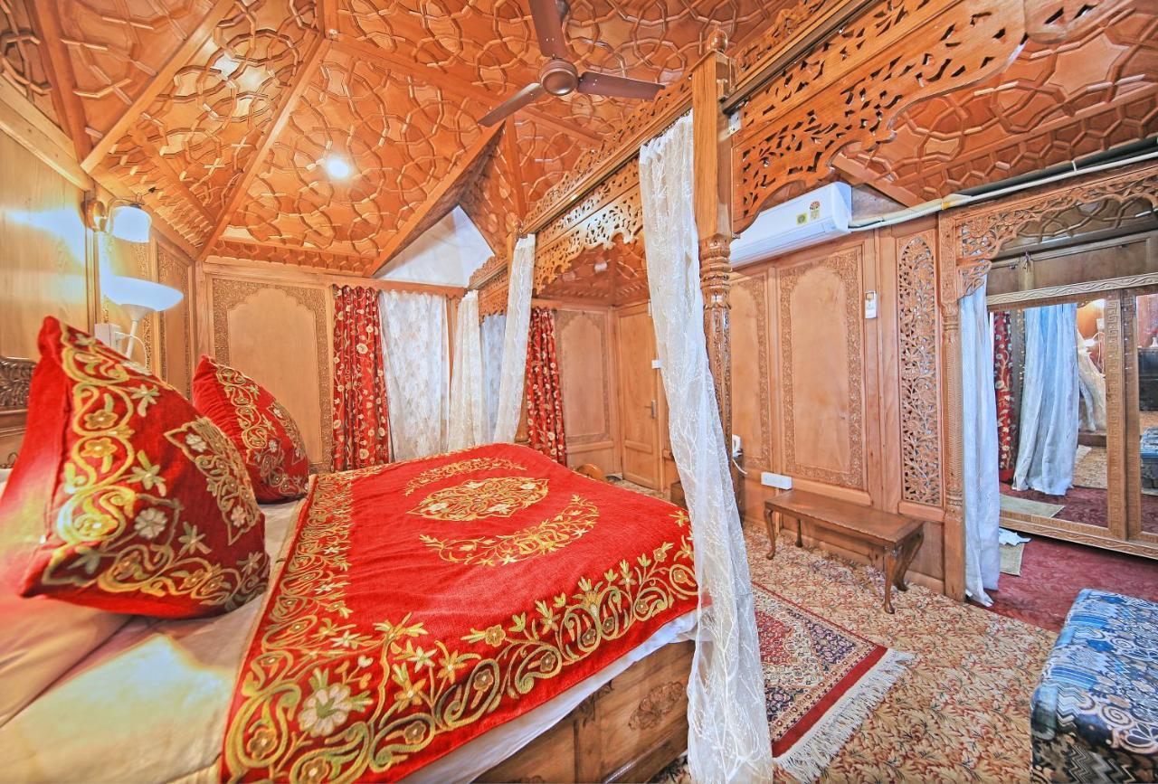 Kolu Group Of Houseboats Hotel Srinagar  Bagian luar foto