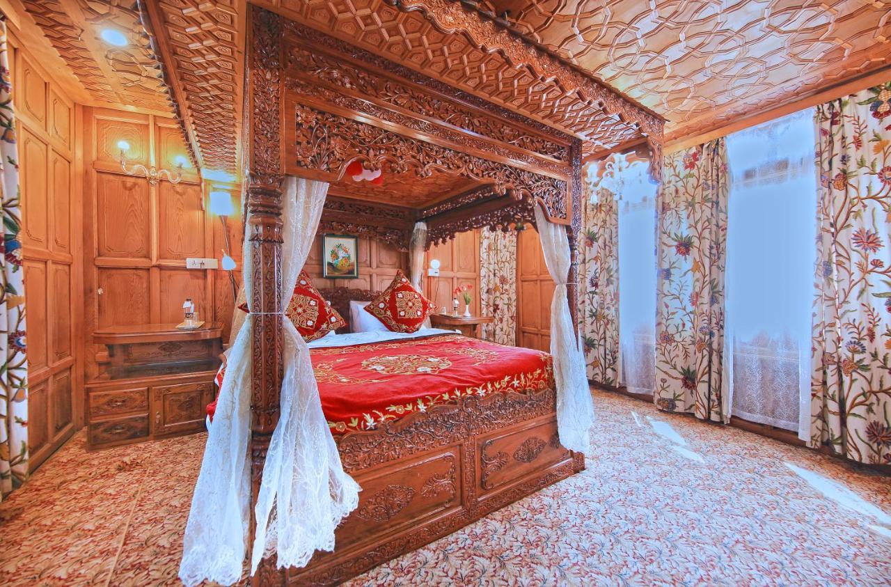 Kolu Group Of Houseboats Hotel Srinagar  Bagian luar foto