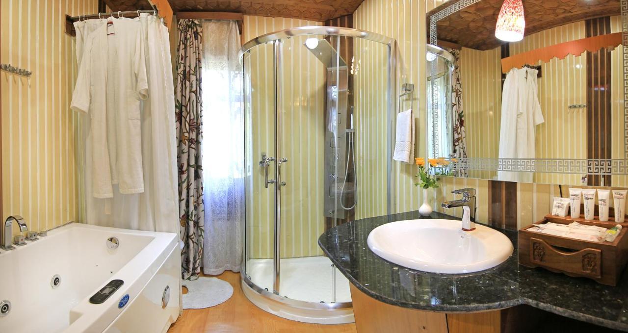 Kolu Group Of Houseboats Hotel Srinagar  Bagian luar foto