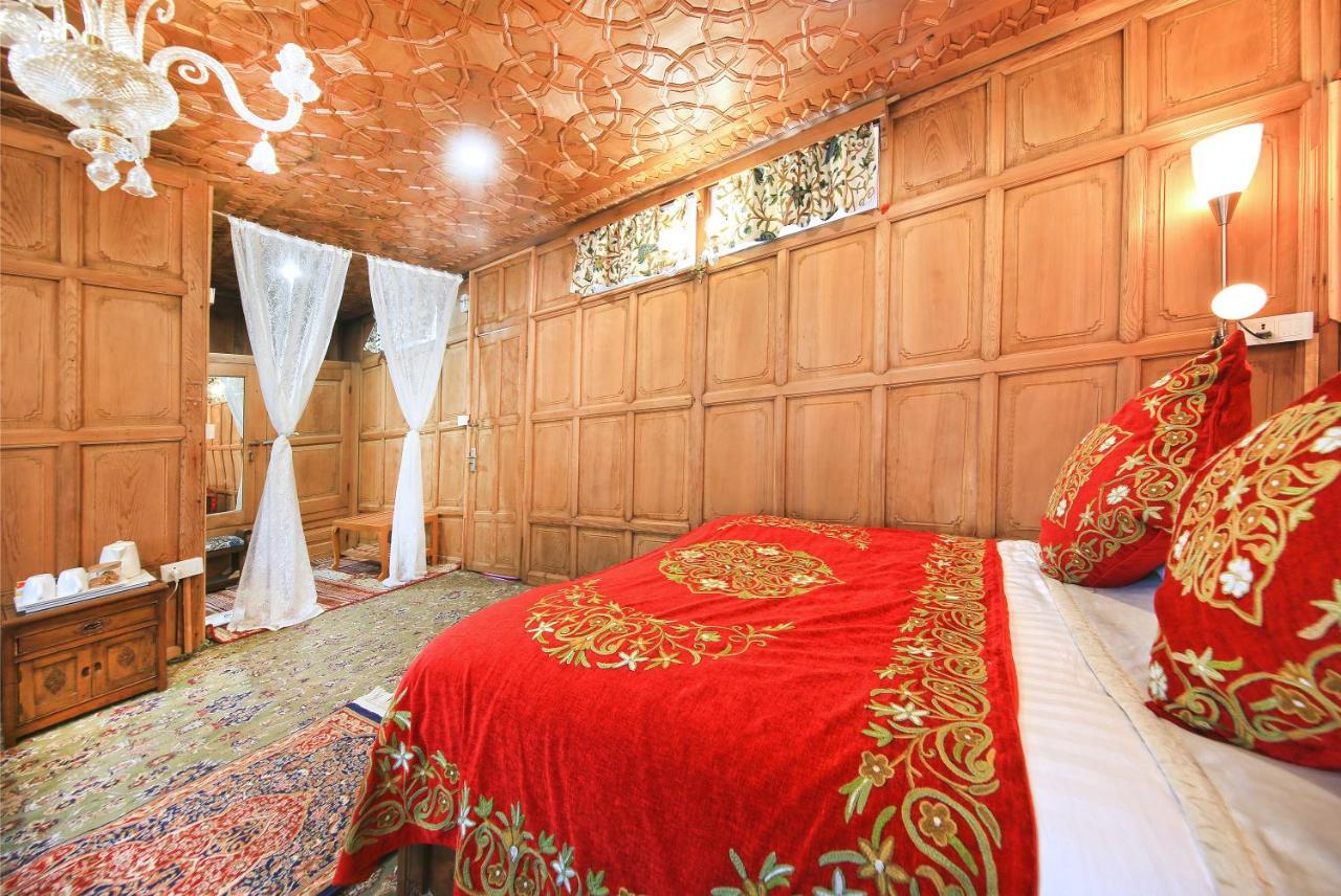 Kolu Group Of Houseboats Hotel Srinagar  Bagian luar foto