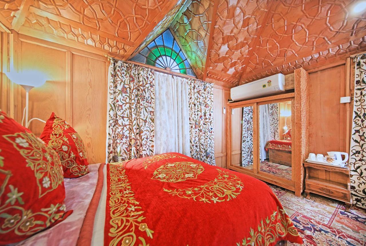 Kolu Group Of Houseboats Hotel Srinagar  Bagian luar foto