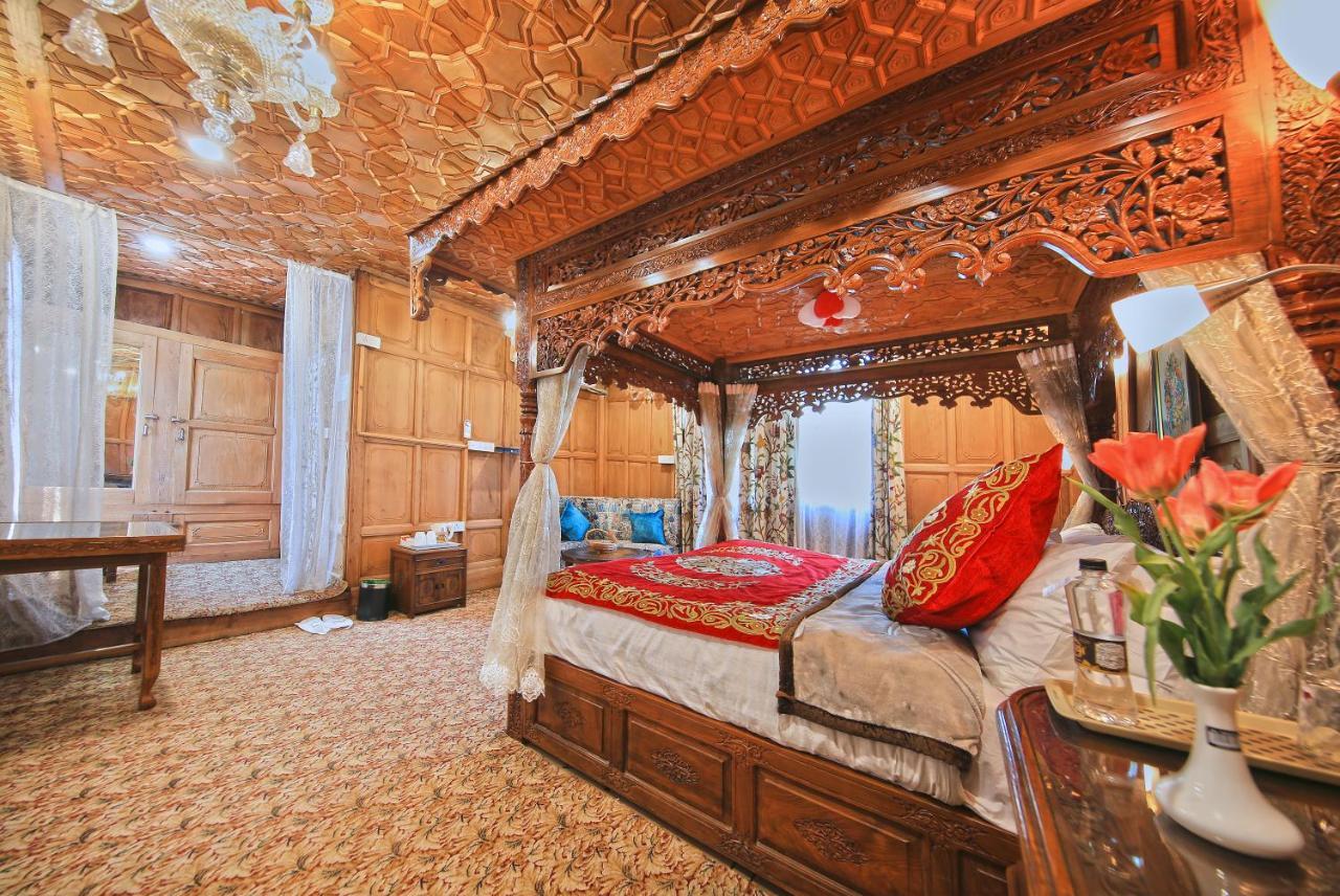 Kolu Group Of Houseboats Hotel Srinagar  Bagian luar foto