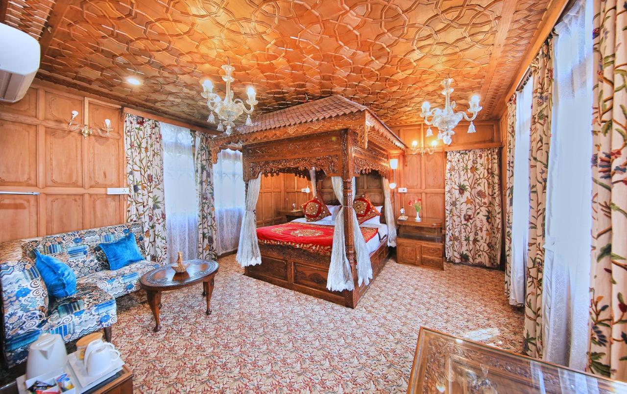 Kolu Group Of Houseboats Hotel Srinagar  Bagian luar foto