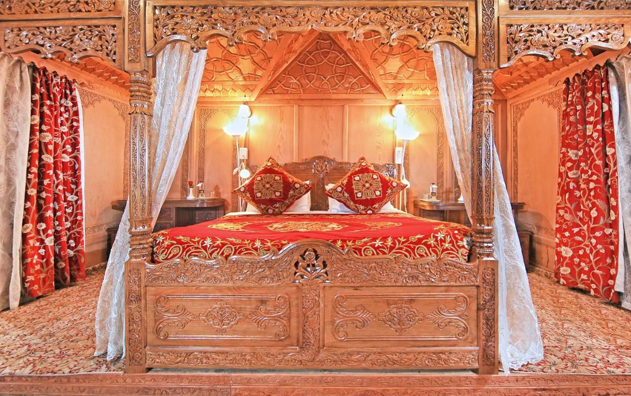 Kolu Group Of Houseboats Hotel Srinagar  Bagian luar foto