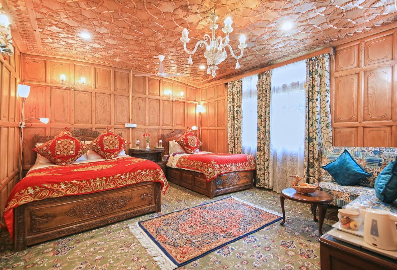 Kolu Group Of Houseboats Hotel Srinagar  Bagian luar foto